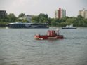 Kleine Yacht abgebrannt Koeln Hoehe Zoobruecke Rheinpark P074